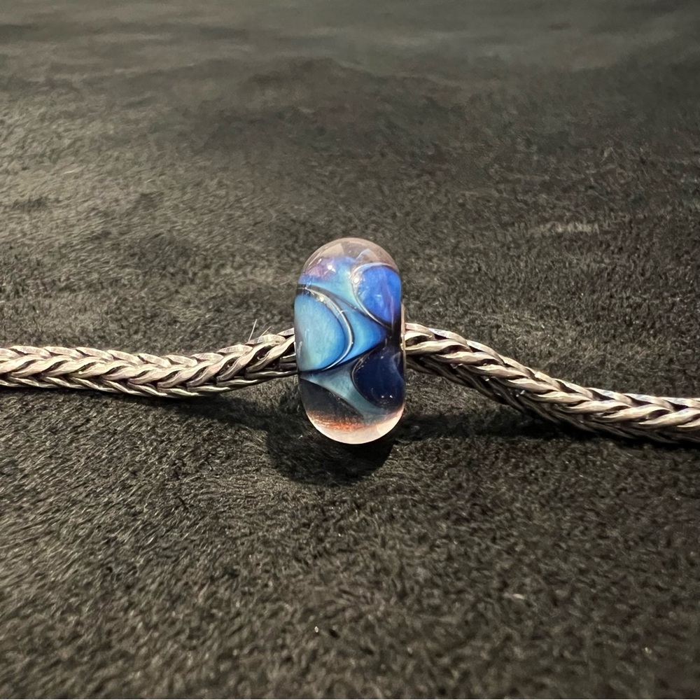 Trollbeads Retired Wave of Dreams glass bead (1)